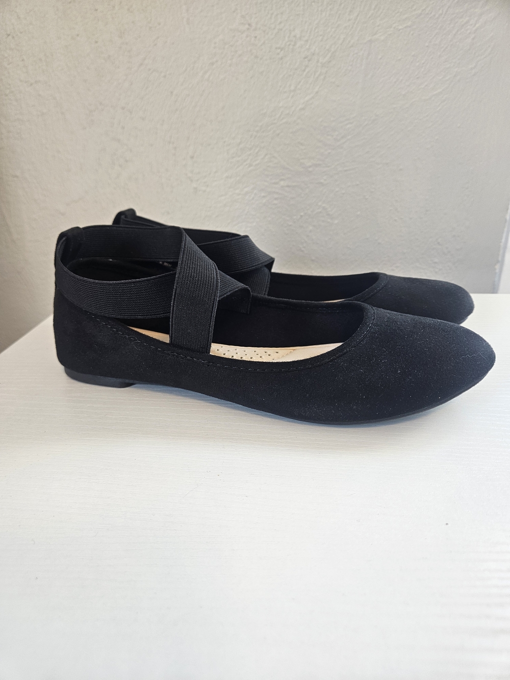 SO Black Cross-Strap Ballet Flats for Women
